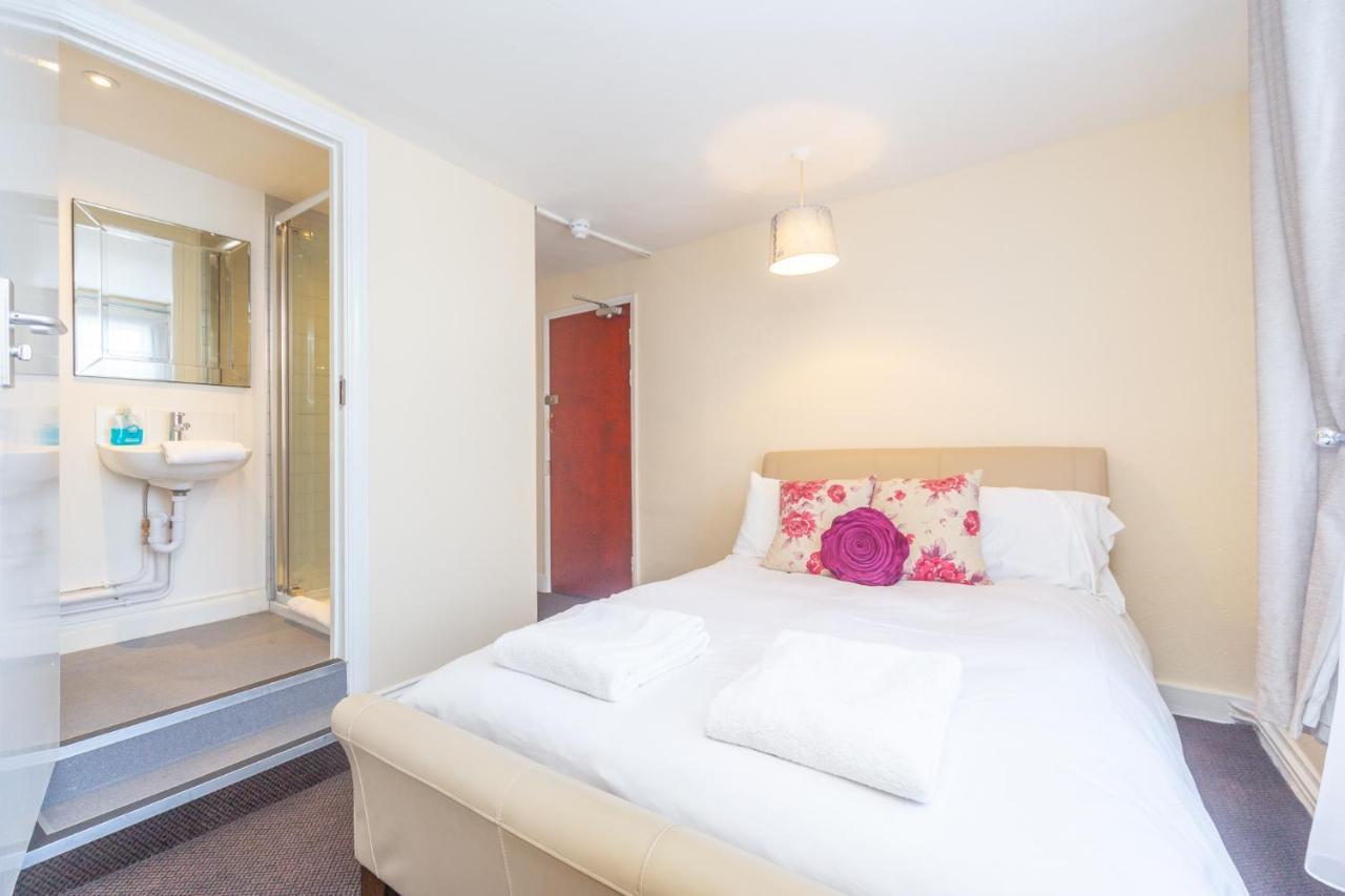 Black Lion 3* Surbiton