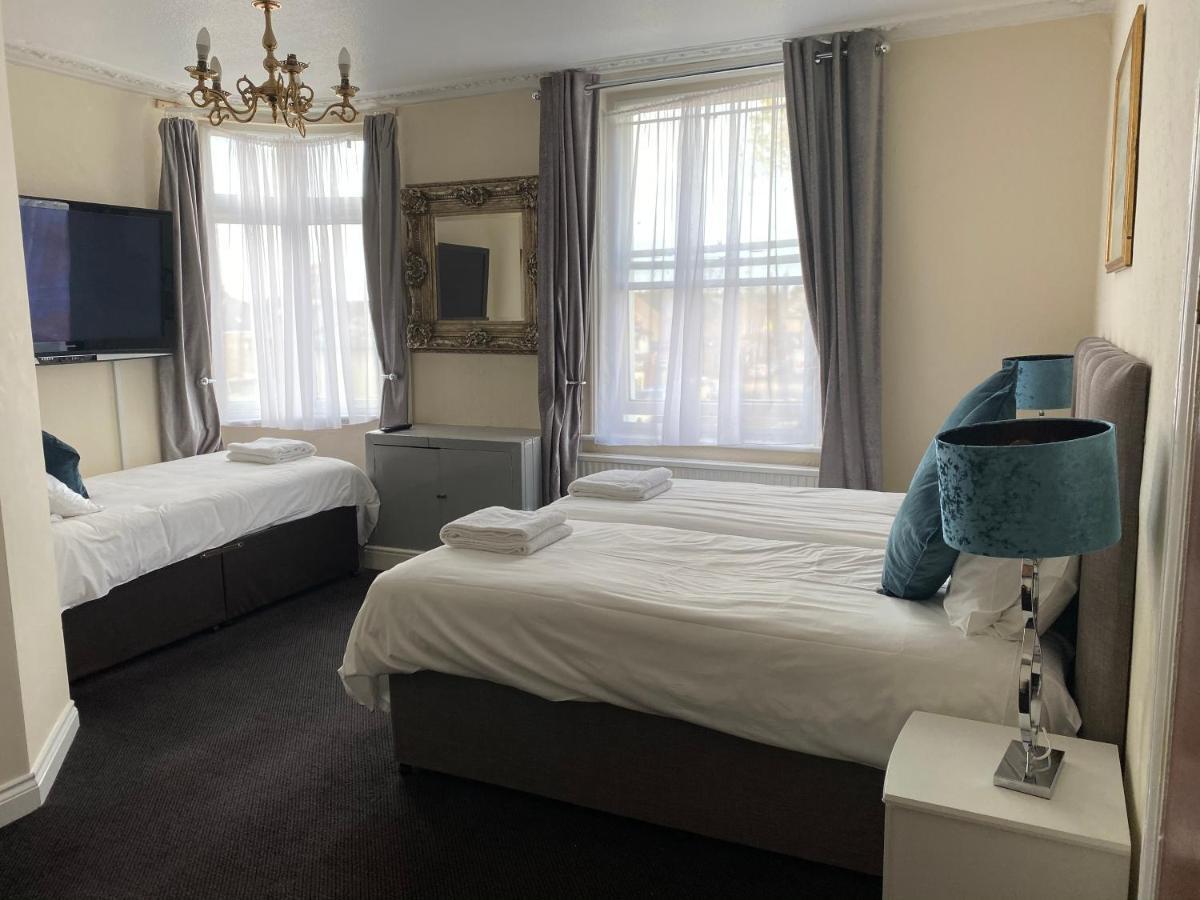 Гостевой дом Black Lion Surbiton